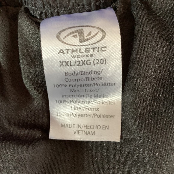 Athletic Works black swim shorts.  Elastic tie waist band.  Liner. Size 2XL - Picture 2 of 7